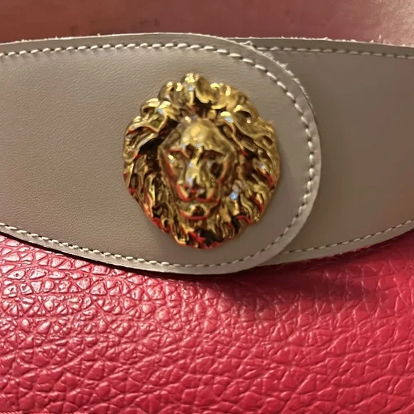 Vintage Anna Klein beige tan leather wide belt with goldtone lion head Sz M - Picture 4 of 9